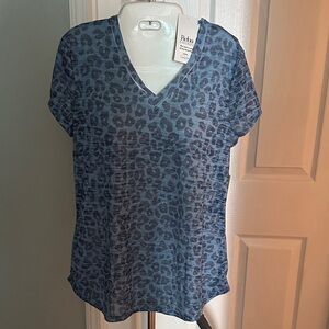 Reba NWT Short Sleeve Blue Animal Print Tee size M
